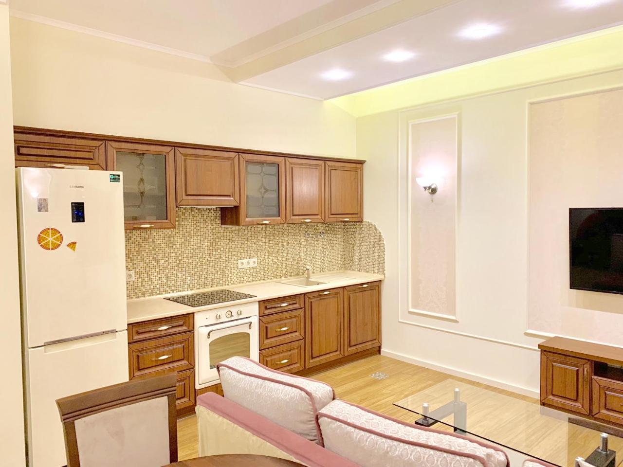 Two-Bedroom On Lesi Ukrainky Lviv Eksteriør billede