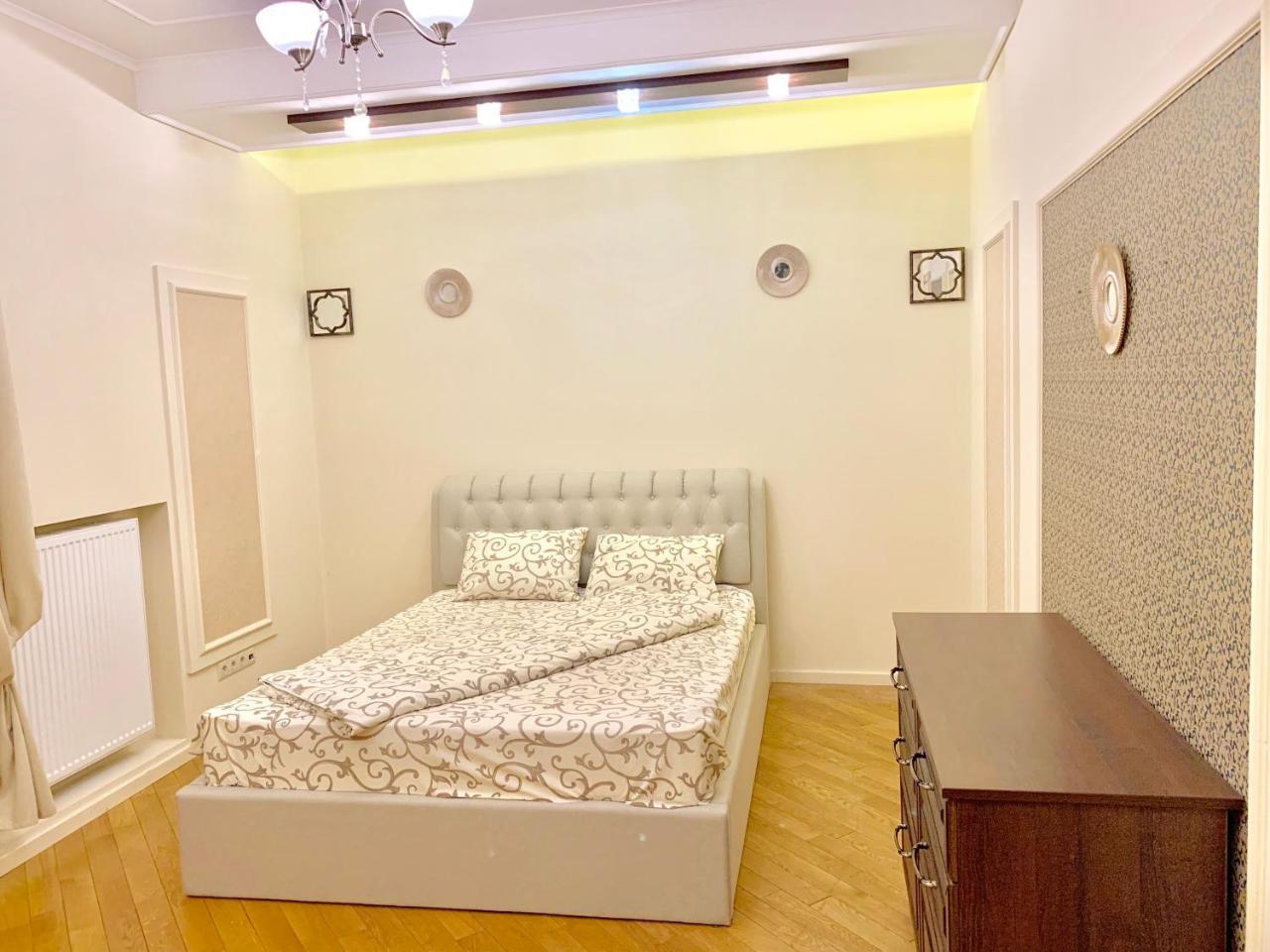 Two-Bedroom On Lesi Ukrainky Lviv Eksteriør billede