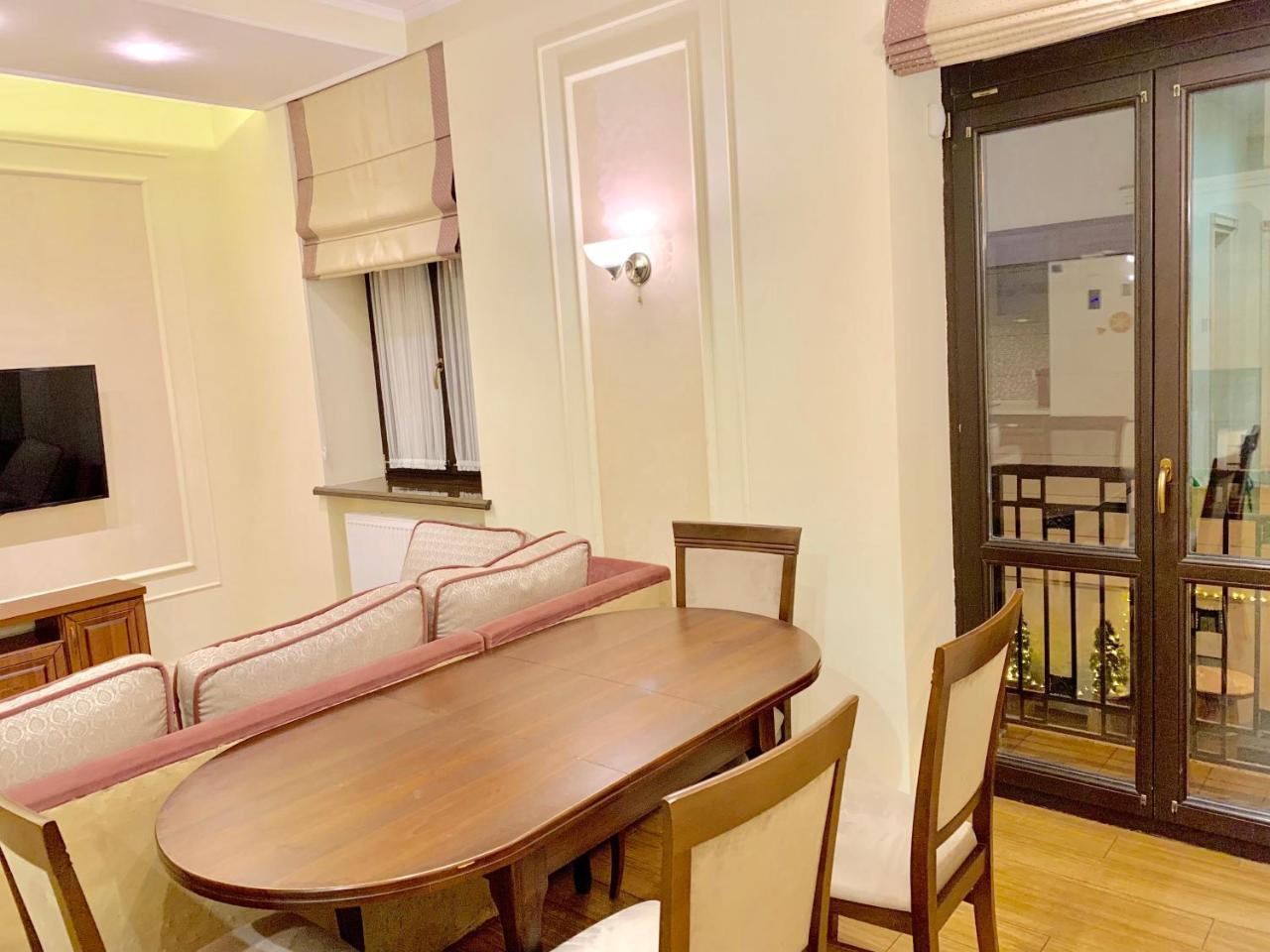 Two-Bedroom On Lesi Ukrainky Lviv Eksteriør billede